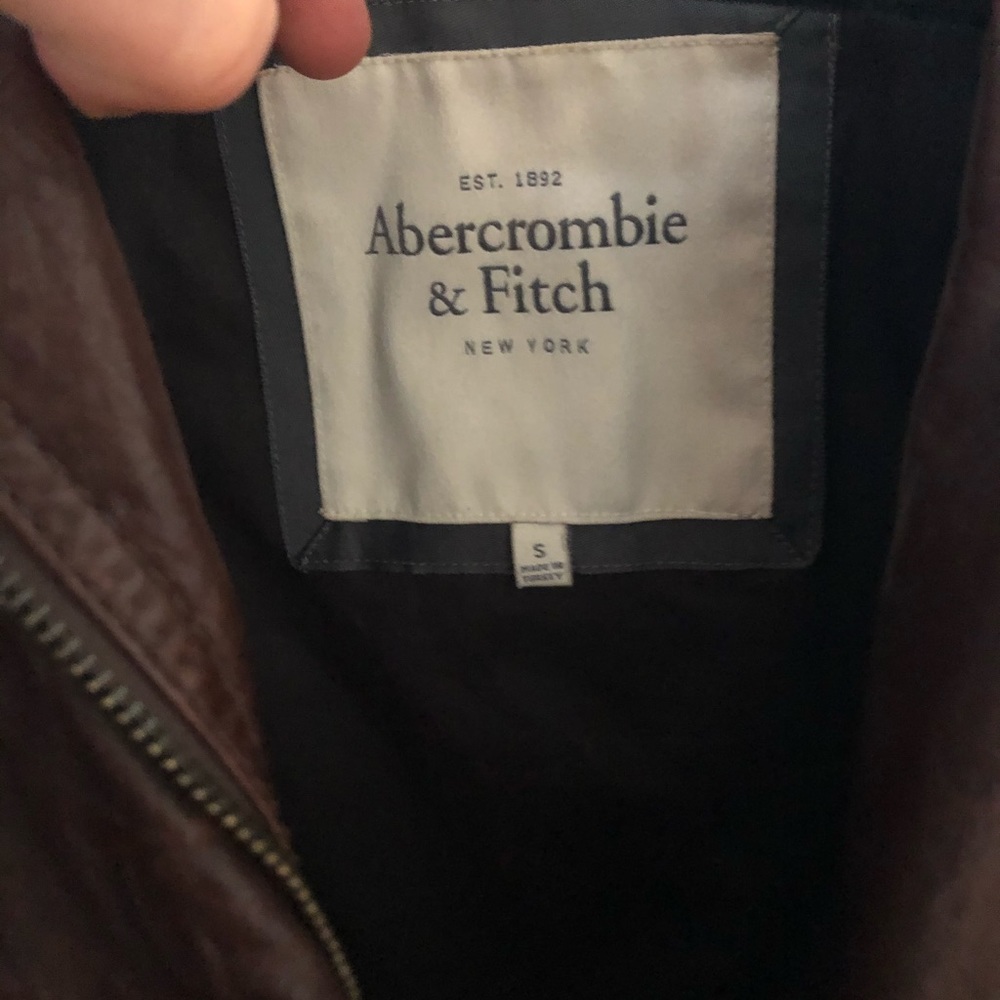 Women’s size small leather jacket. - Picture 4 of 4